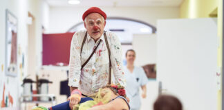 Sie bringen das Lachen in die Krankenzimmer von Kindern: Seite 2005 sind in Leipzig die Klinik-Clowns unterwegs