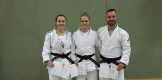 Jessica Michael (l.), Leonie Erlebach und Stephan Friedrich vom Judo-Sportverein Eilenburg e.V. bestanden ihre Prüfung zum ersten Dan mit souveräner Leistung.