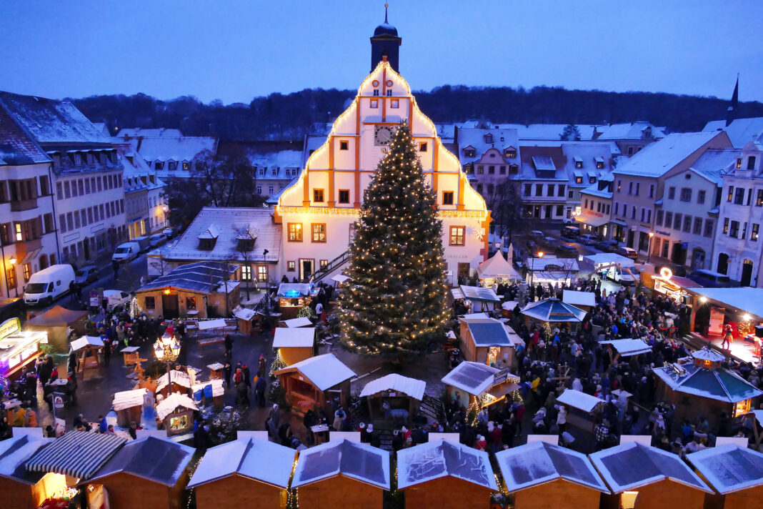 Der Grimmaer Weihnachtsmarkt findet noch bis zum 17. Dezember statt.