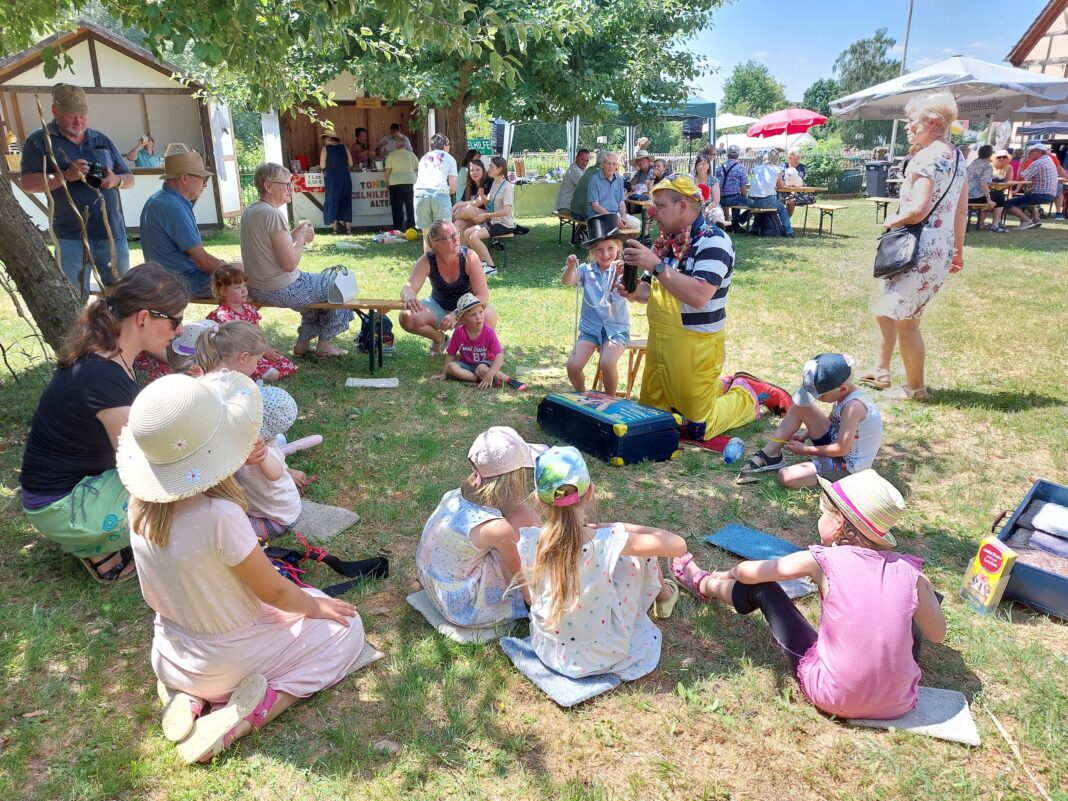 Spielen, basteln, die Natur entdecken – der Naturerlebnistag am 1. Juni garantiert Grundschulkindern Spaß und spannende Mitmachangebote. Foto: Klaus Börngen