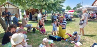 Spielen, basteln, die Natur entdecken – der Naturerlebnistag am 1. Juni garantiert Grundschulkindern Spaß und spannende Mitmachangebote. Foto: Klaus Börngen