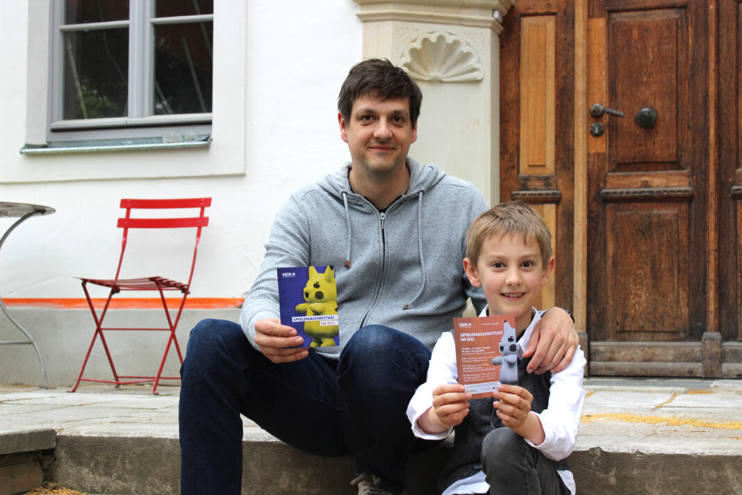 Manuel Fischer und sein Sohn organisierten im Mitmach-Café in Wurzen bereits einen Spielenachmittag. Foto: privat
