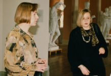 Ruth Gleisberg (links) mit Museumsdirektorin Jutta Penndorf, 1998, Foto: Jens Paul Taubert