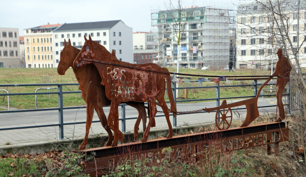 Wie sieht es mal aus, das Jahrtausendfeld in Leipzig? Drei Entwürfe für den Schulneubau sind in der Auswahl. Foto: André Kempner