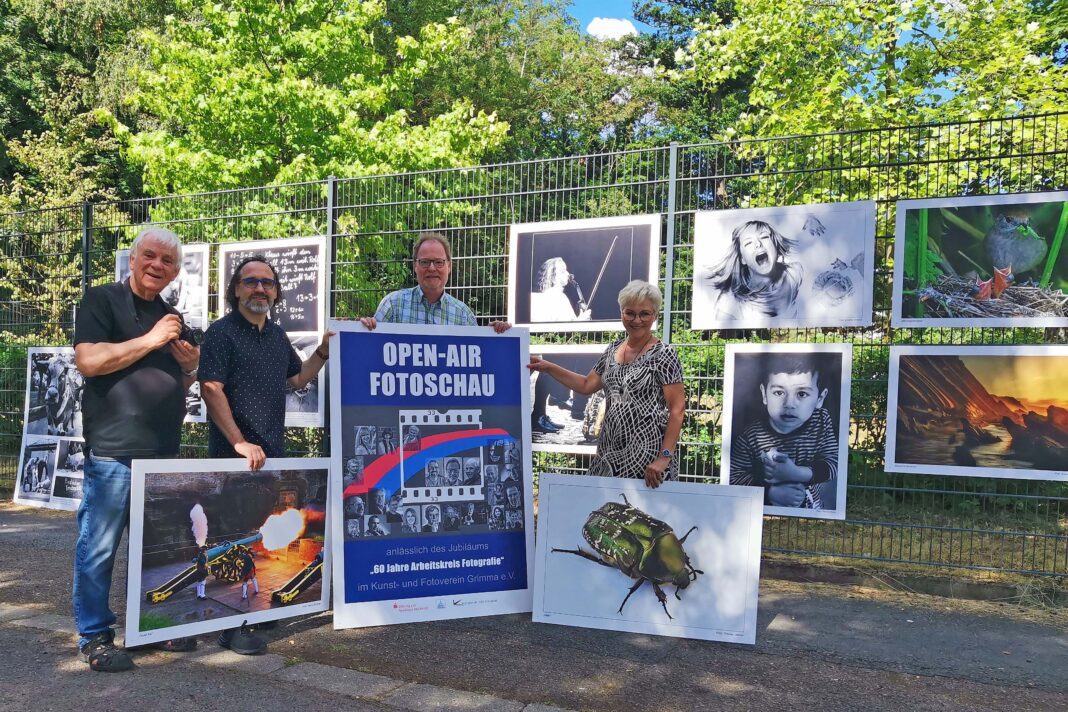 Freuen sich auf ihre neue Jubiläumsschau: Fotoklub-Gründer Gerhard Weber, Vereinsvorsitzender Henry Büchler, Künstlerischer Leiter Thomas Kube und Schatzmeisterin Sylvia Jassmann (v.li.) Foto: Fotoverein Grimma