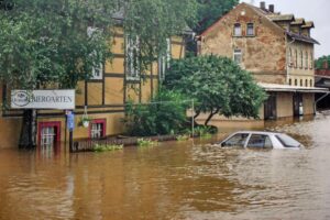 Momentaufnahme vom Hochwasser 2002 in Grimma und seinen Folgen. Foto: Thomas Kube