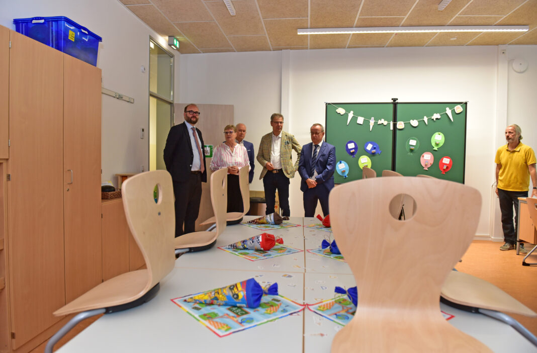 Während des Eröffnungsrundgangs im neuen Förderschulcampus Delitzsch. Foto: LRA/Bley