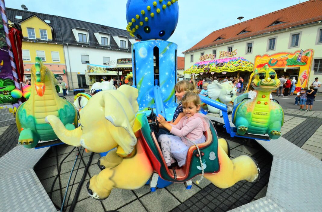 Naunhof verspricht beim ersten Seefest Spiel und Spaß für junge und alte Gäste – wie hier bei der 800-Jahrfeier. Foto: Roger Dietze