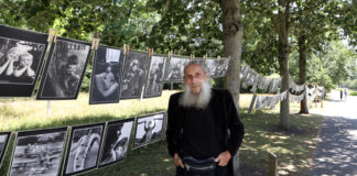 Er zeigt eine wahrlich umfangreiche Retrospektive in einer Freiluftausstellung auf dem Süd- friedhof: Fotograf Gerd Lehmann. Foto: André Kempner