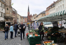 Altenburger Wochenmarkt eine Woche nach Ostern und in den Schulferien ist es ein ruhiger Markt. Es fehlen auch Händler Foto: Mario Jahn