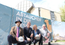 Jetzt geht's los: Prof. Ronny Maik Leder, Baubürgermeister Thomas Dienberg, Kulturbürgermeisterin Dr. Skadi Jennicke und OBM Burkhard Jung (v. l.) geben den symbolischen Startschuss für das neue Naturkundemuseum. Foto: Stadt Leipzig