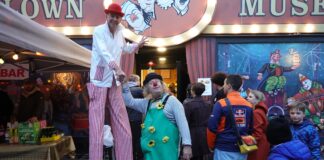 Bei der öffentlichen Präsentation der Leipziger Sammlung im Circus & Clownmuseum Wien waren auch Gäste aus der Messestadt wie Clown Monello dabei. Foto: privat