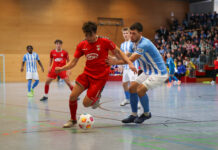 Das Hallenfußballturnier von Lok Altenburg, hier eine Spielszene aus der jüngsten Auflage vom Jahres- beginn 2024, verspricht allen Fußballfreunden bei jeder Neuauflage spannenden Budenzauber. Foto: Mario Jahn