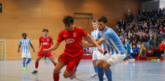 Das Hallenfußballturnier von Lok Altenburg, hier eine Spielszene aus der jüngsten Auflage vom Jahres- beginn 2024, verspricht allen Fußballfreunden bei jeder Neuauflage spannenden Budenzauber. Foto: Mario Jahn