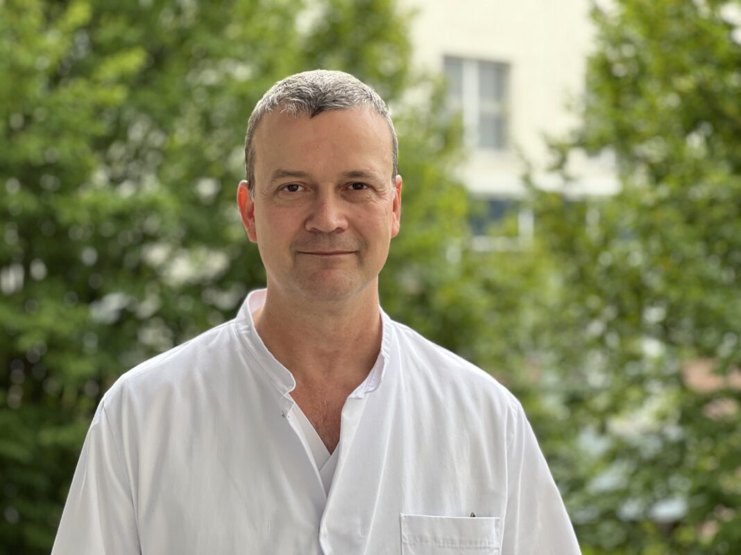 Chefarzt Dr. Rainer Fruth leitet seit Oktober die Klinik für Orthopädie und Unfallchirurgie/Spezielle Unfallchirurgie sowie Sportmedizin am Klinikum Altenburger Land. Foto: Christine Helbig