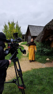 Matilda aus dem Muldental war für das ZDF als Reporterin im Geschichtspark Bärnau unterwegs. Foto: privat