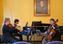 Derzeit ist auf Burg Posterstein die Ausstellung „Taktvoll – Musik vom Sa- lon zur Musikschule“ zu sehen. Foto: Niels Alsted