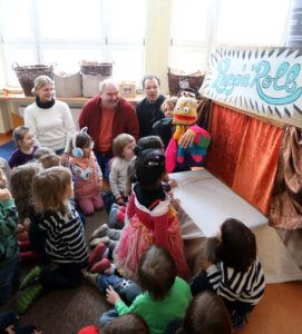 Siegerin Luise Wonneberger mit ihrem Puppentheater Pupp'n'Roll spielte für die Kita-Kinder eine Sondervorstellung.Foto: André Kempner